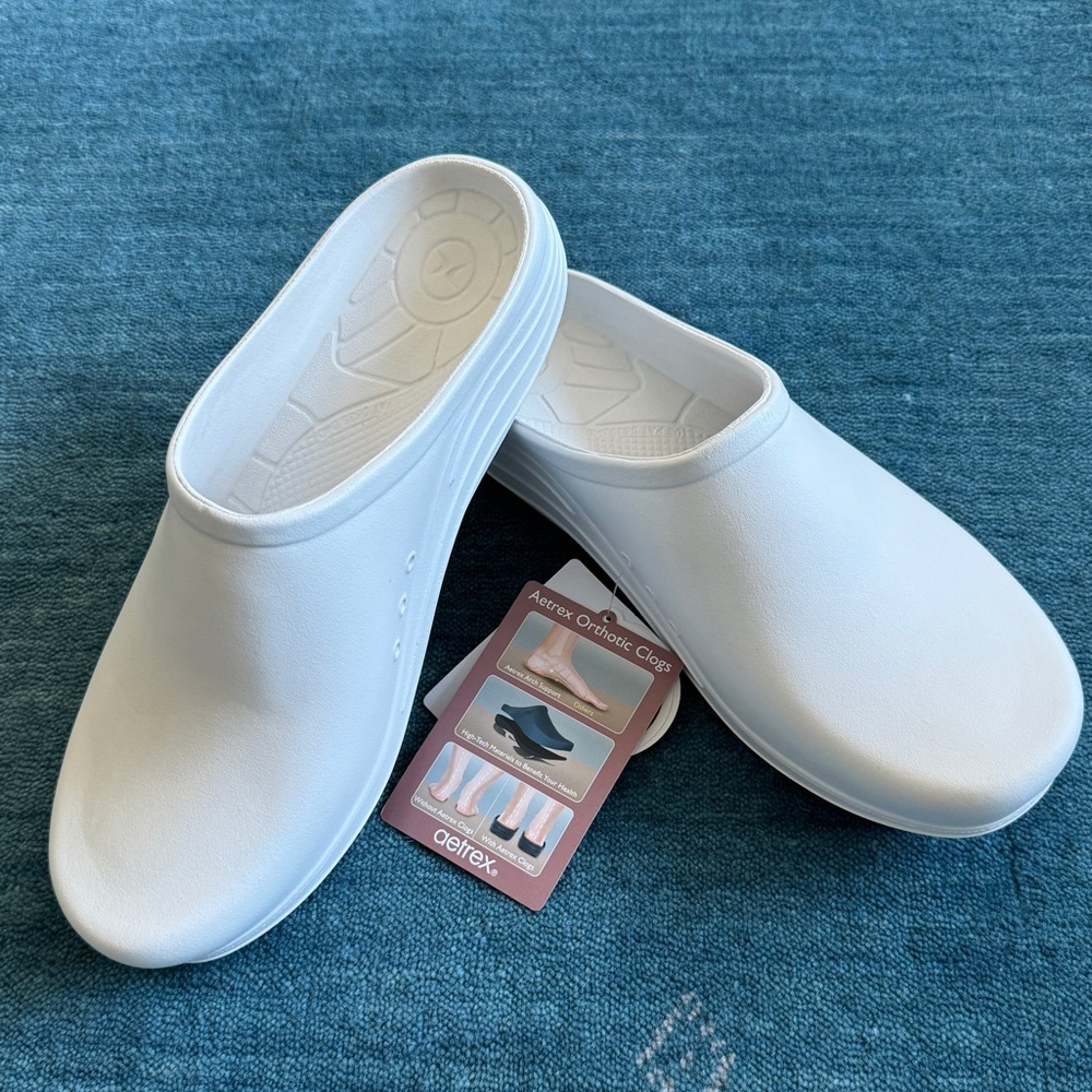 NWT Aetrex Clogs